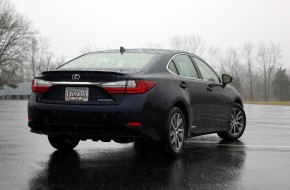 2016 Lexus ES 300h Review