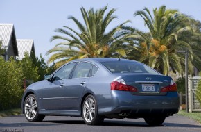 2010 Infiniti M