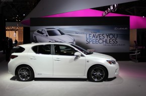 Lexus Booth 2012 NYIAS