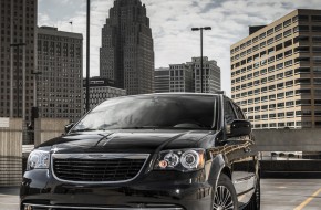 2013 Chrysler Town & Country S