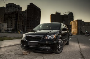 2013 Chrysler Town & Country S