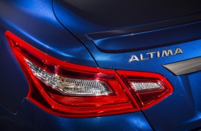 2016 Nissan Altima Pictures