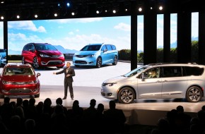 2017 Chrysler Pacifica at the 2016 Detroit Auto Show NAIAS