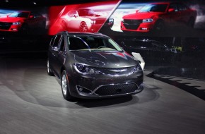 Chrysler at 2016 NAIAS