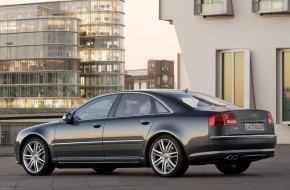 2007 Audi S8