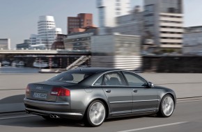 2007 Audi S8