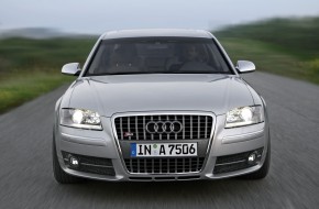 2007 Audi S8