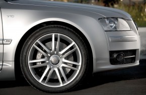 2007 Audi S8