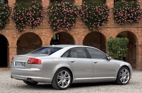 2007 Audi S8