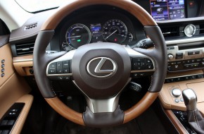 2016 Lexus ES 300h Review