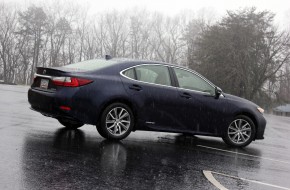 2016 Lexus ES 300h Review