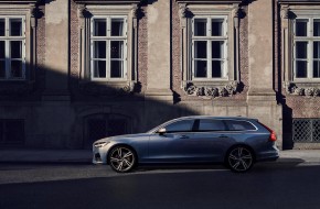 2017 Volvo V90 R Design