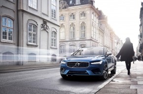 2017 Volvo V90 R Design