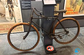 AutoTalk Visits Autoworld Brussels Complete Virtual Tour