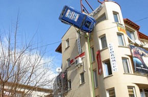 Mercedes G-Wagon crash