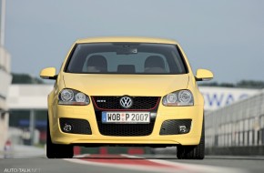 VW Golf GTI Pirelli