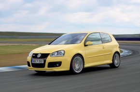 VW Golf GTI Pirelli