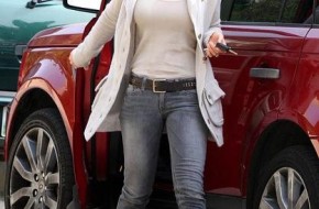 Katherine Heigl in Range Rover