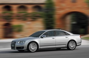 2007 Audi S8