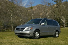 2008 Hyundai Entourage