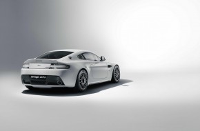 2011 Aston Martin Vantage GT4