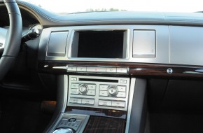 2011 Jaguar XF Review