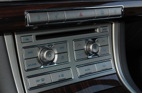 2011 Jaguar XF Review