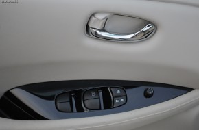 2011 Nissan Leaf Review