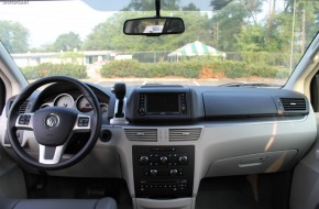 2011 Volkswagen Routan Review
