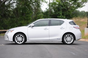 2011 Lexus CT200h Review