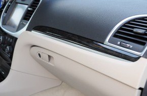 2011 Chrysler 300 Limited Review