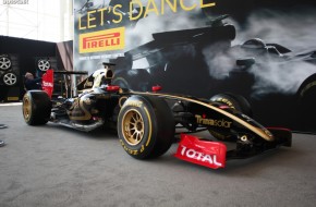 Pirelli Booth NYIAS 2012