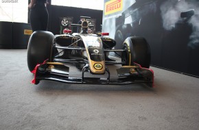 Pirelli Booth NYIAS 2012