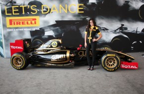 Pirelli Booth NYIAS 2012