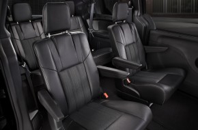 2013 Chrysler Town & Country S