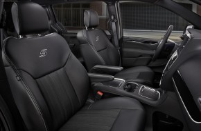 2013 Chrysler Town & Country S