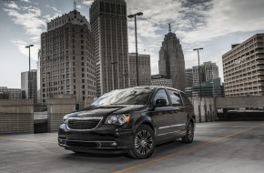 2013 Chrysler Town & Country S