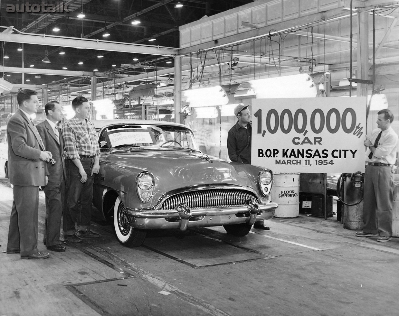 1000000_car_built_in_Fairfax_-_1954_-_Fairfax_Plant_Archives