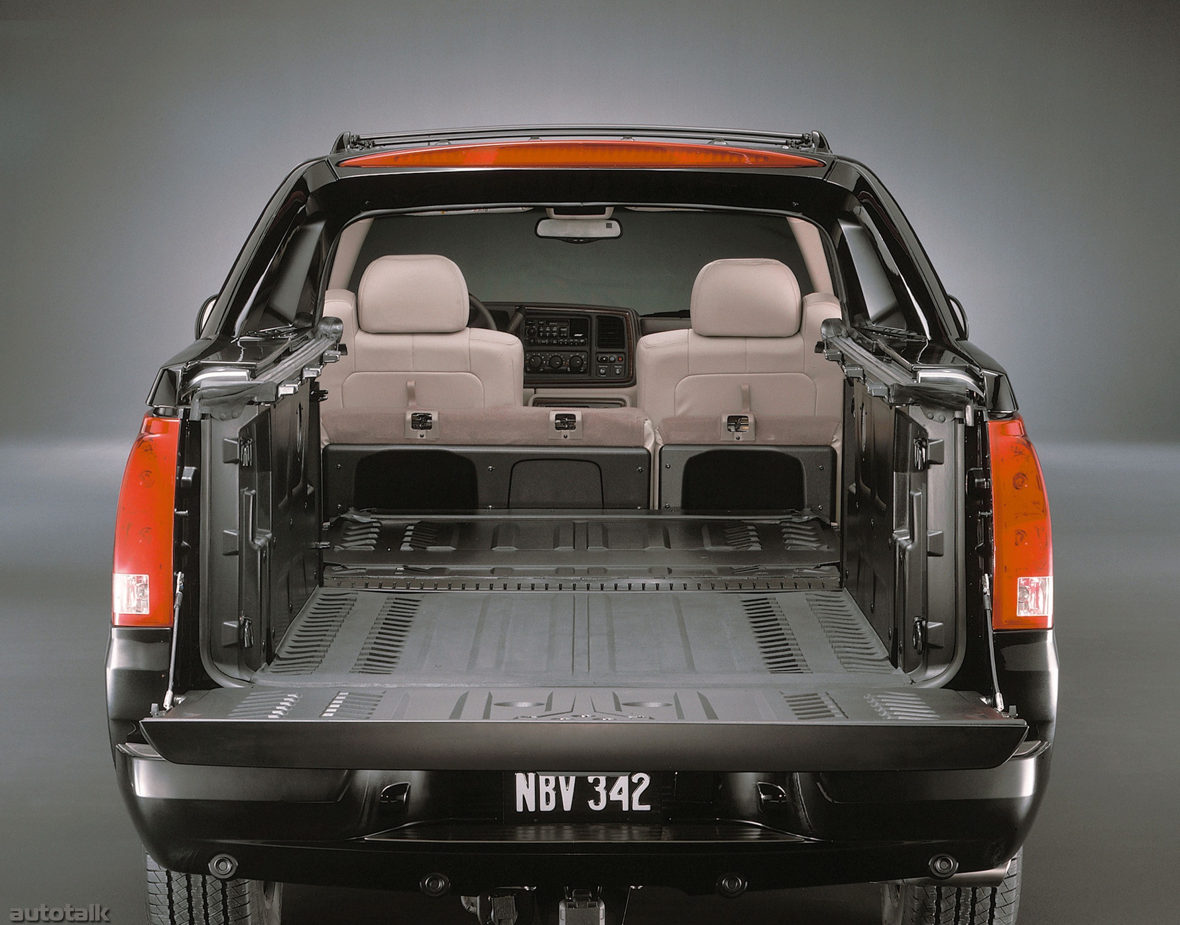 Mazda mpv - 7-местный. машина с большим багажником. Chrysler town&country багажник. 3 2004. Ford ecosport 2016 багажник.