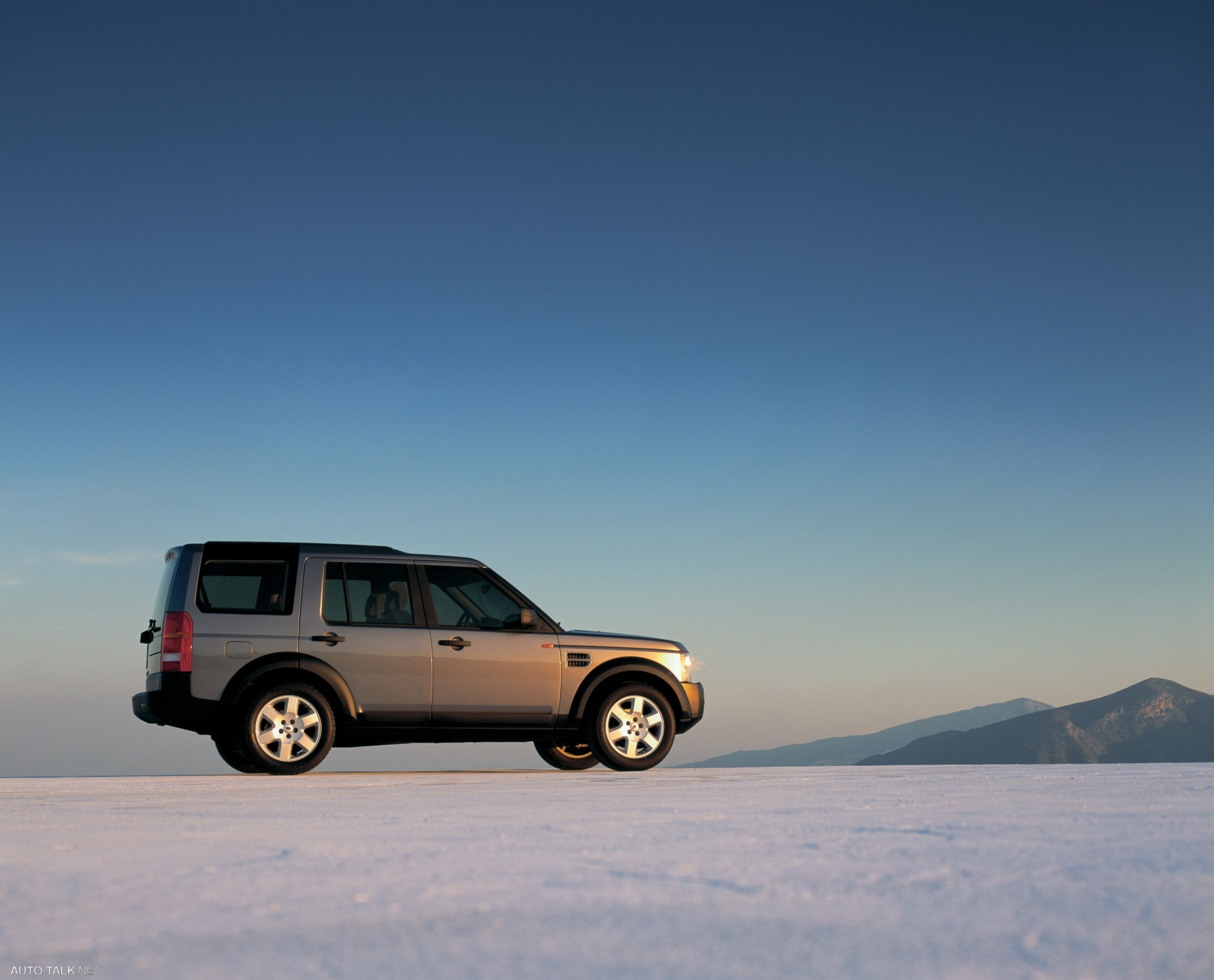 Дискавери подряд. Land Rover Discovery 3. Land Rover Discovery 2005. Land Rover Discovery 3 2009. Land Rover Discovery 4 Overland.