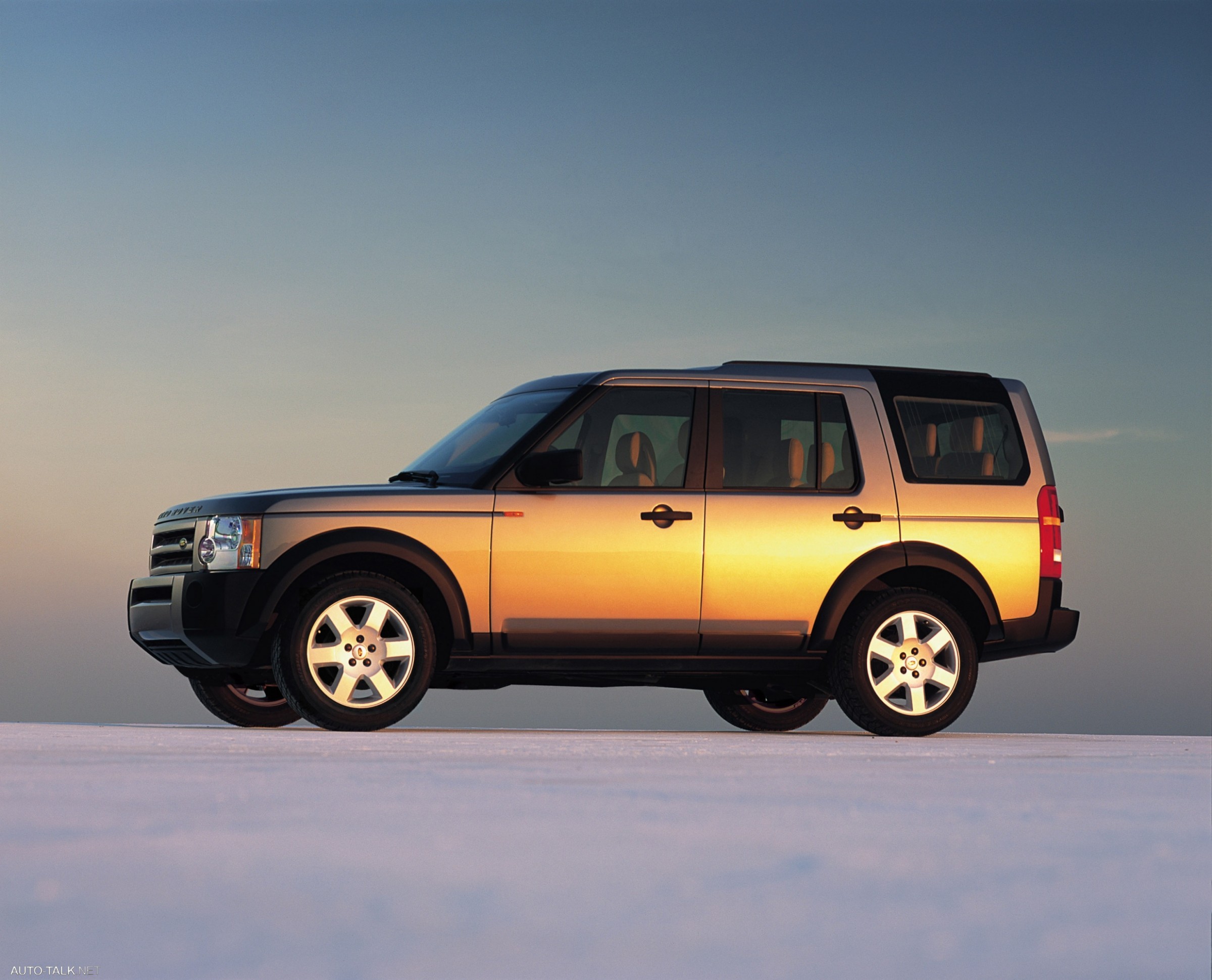 Ленд ровер дискавери характеристики. Ленд Ровер Дискавери 3 2005. Land Rover Discovery 3 2005. Land Rover lr3/Discovery 3. Ленд Ровер Дискавери 3 2008.