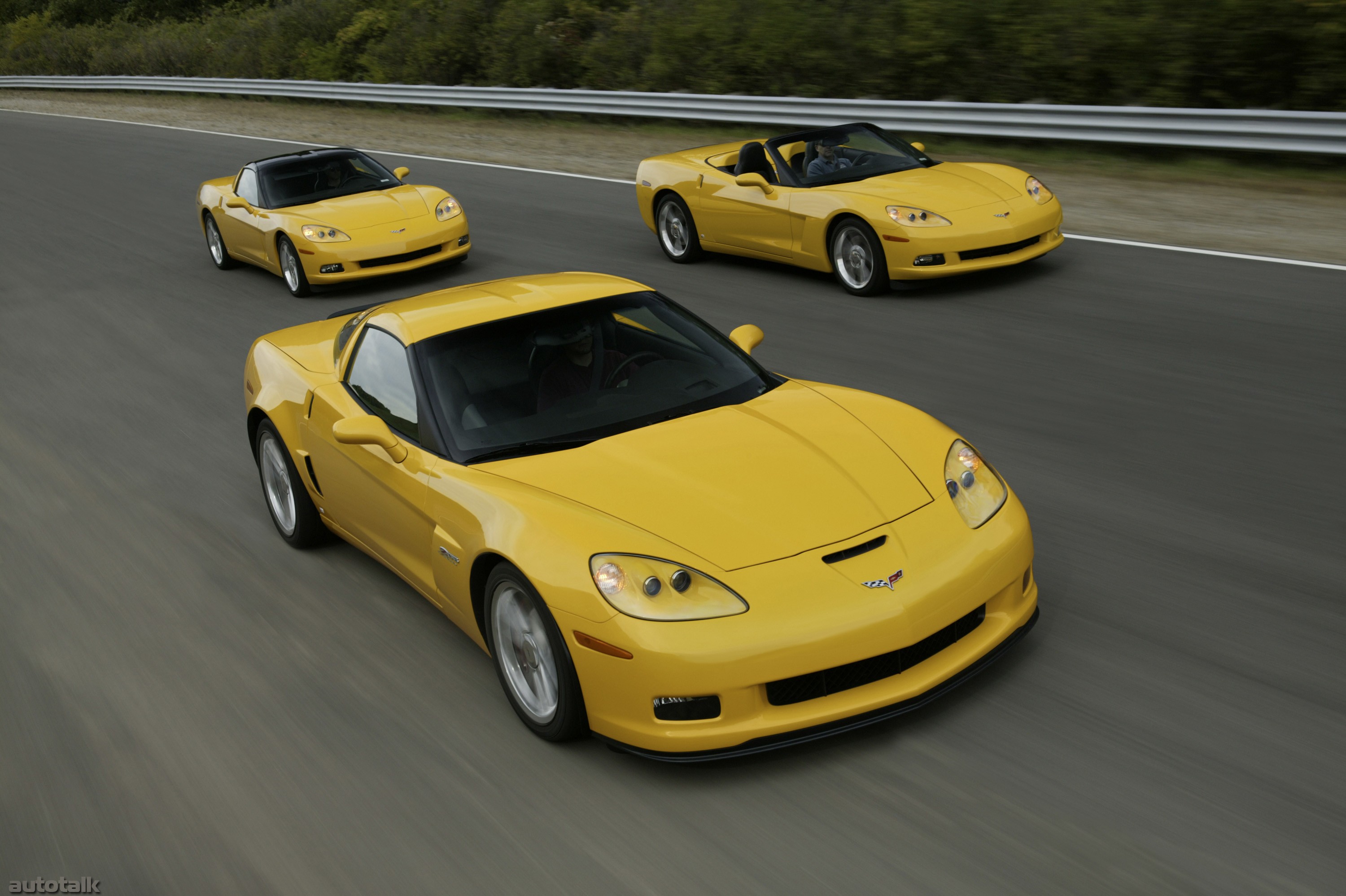 Три желтых машин. Chevrolet Corvette c6 z06. Chevrolet Corvette c6 z06 2006. Chevrolet Corvette c6 2006. Chevrolet Corvette c6 z06 желтый.