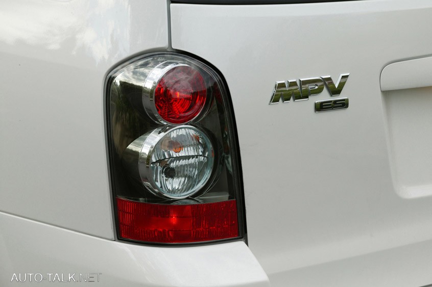2006 Mazda MPV