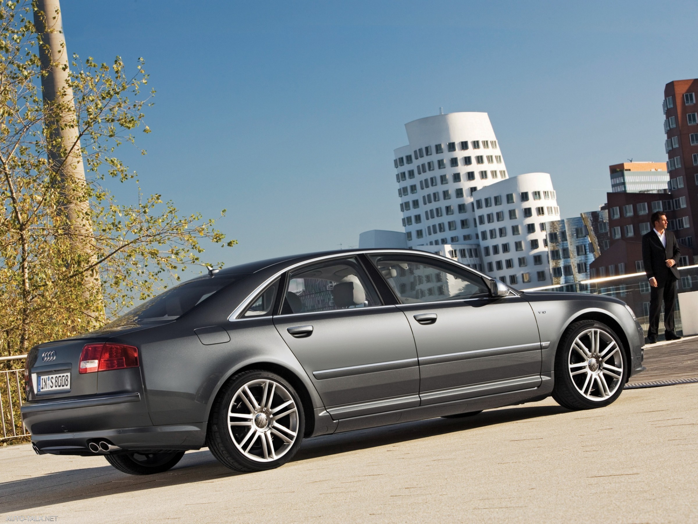 2007 Audi S8