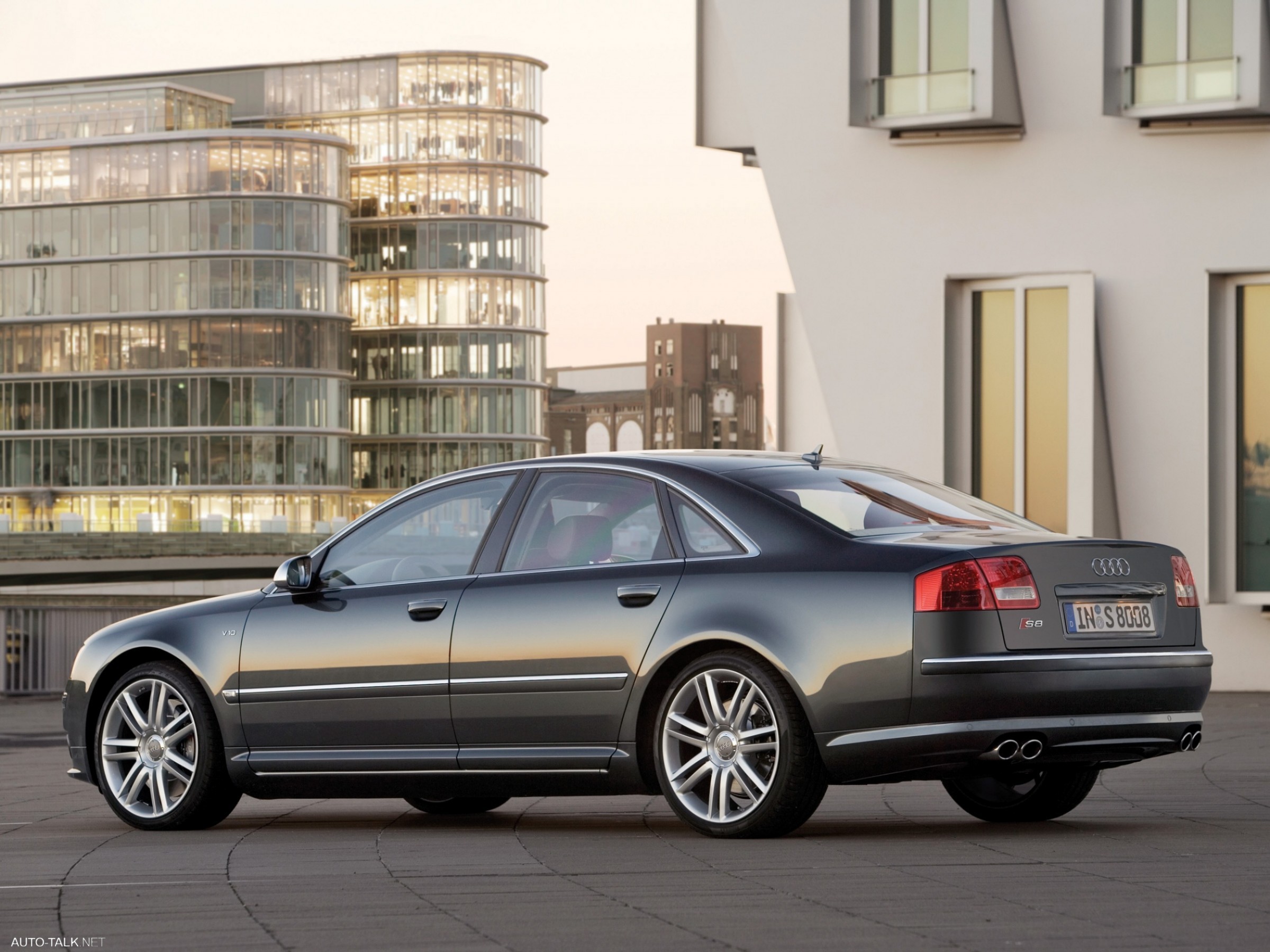 2007 Audi S8