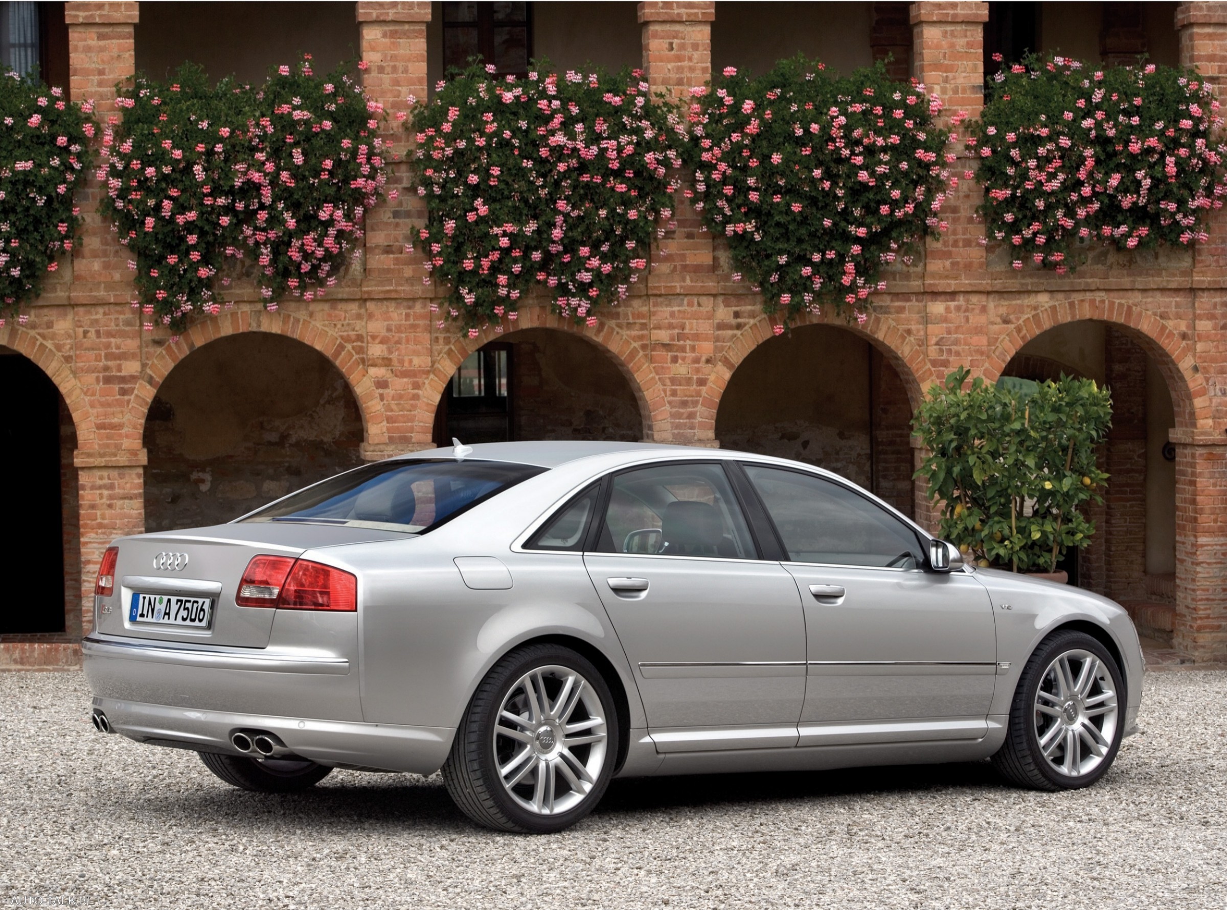 2007 Audi S8