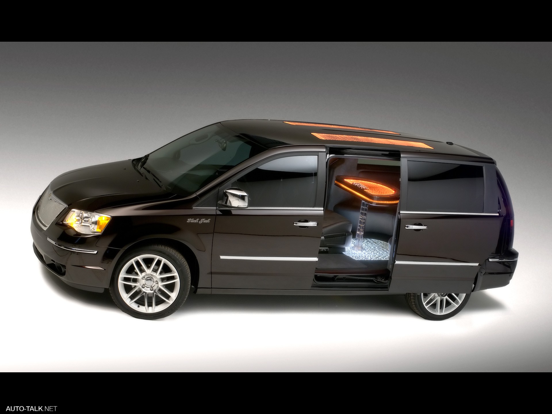 2007 Chrysler Town & Country Black Jack