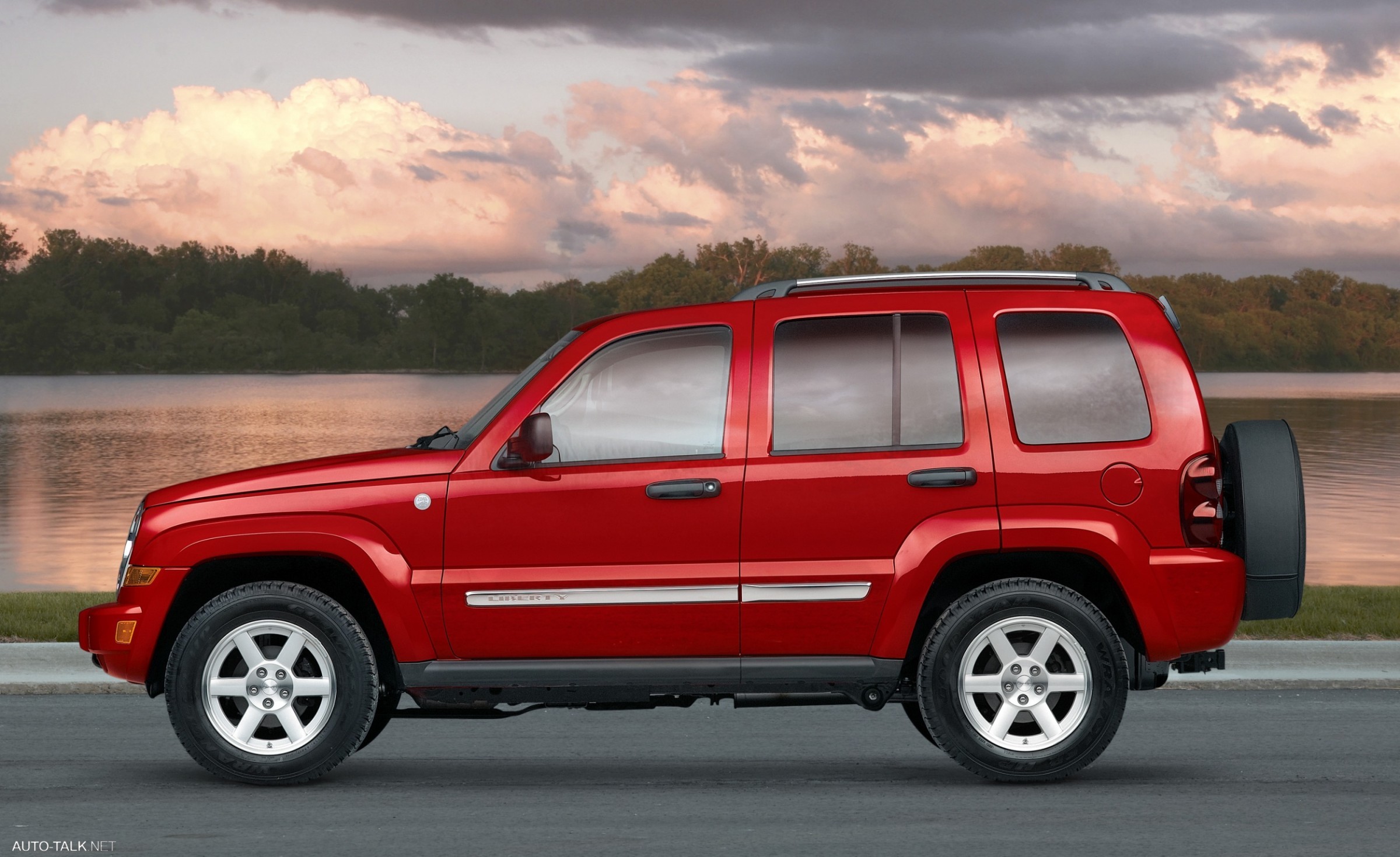 Jeep jeep liberty 2002. Jeep cherokee 2001. Джип 2002 года. Внедорожник 2002. Внедорожник 2002.