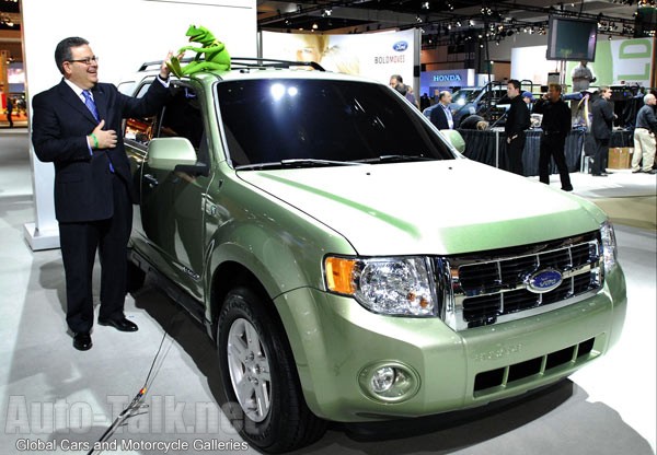 2008 Ford Escape Hybrid with Cisco Codina - Detroit Auto Show 2007