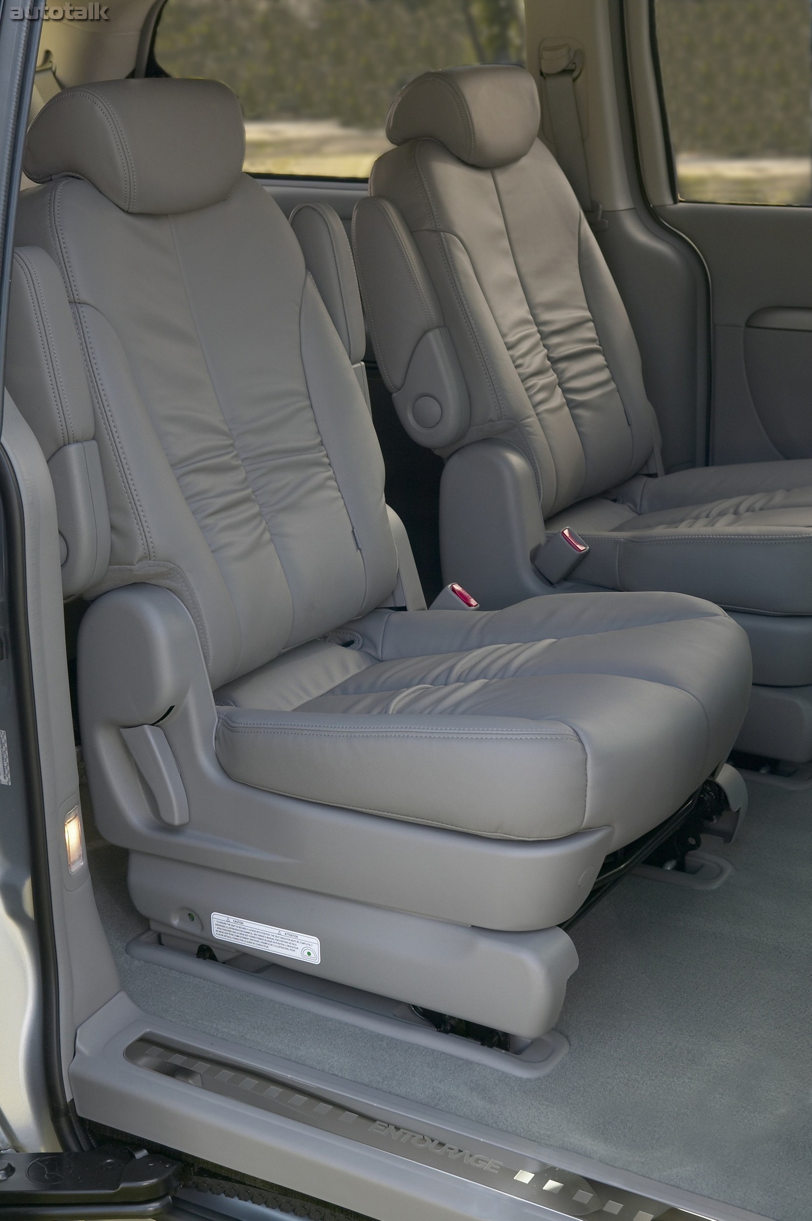 2008 Hyundai Entourage